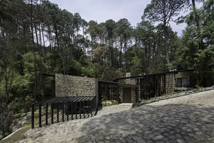The River House · acceso