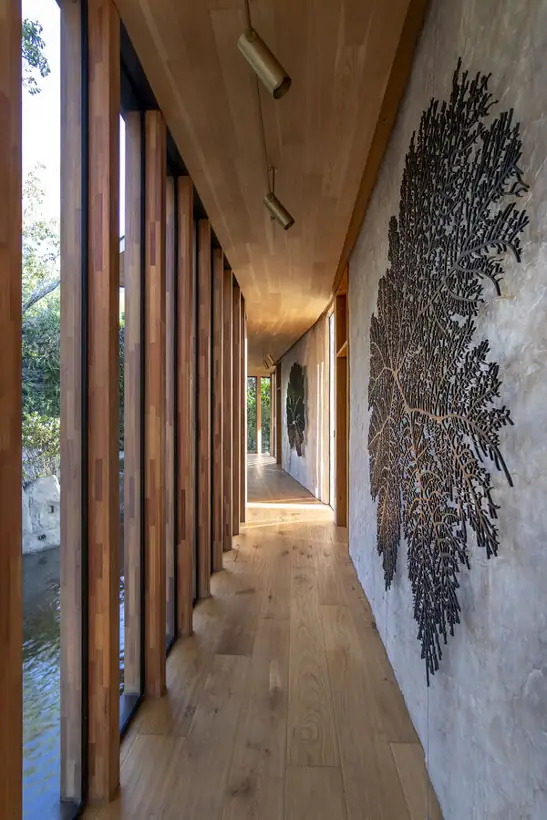 Hanging House · corredor