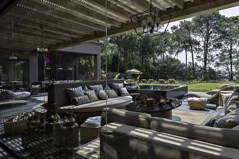 MC House · alberca