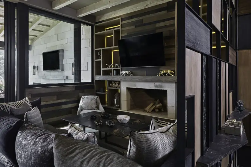 CH House · sala con chimenea