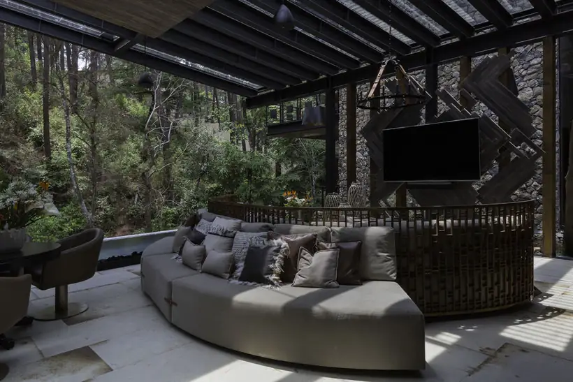 The River House · sala