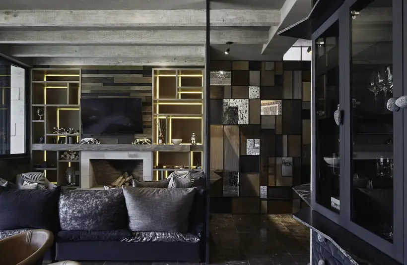 CH House · librero y cava